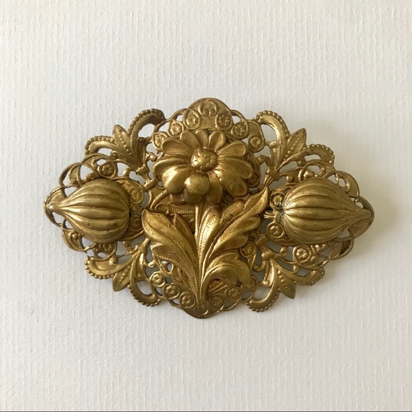 Vintage Jewelry - Vintage Stamped Filigree Flower Pin Brass Tone Vintage Jewelry - Vintage Stamped Filigree Flower Pin Brass Tone